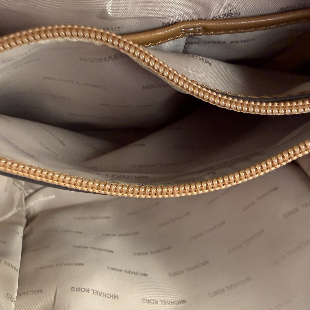 Michael Michael Kors Newbury Chain Shoulder Bag Vinilla Acorn  EUC - Picture 10 of 15